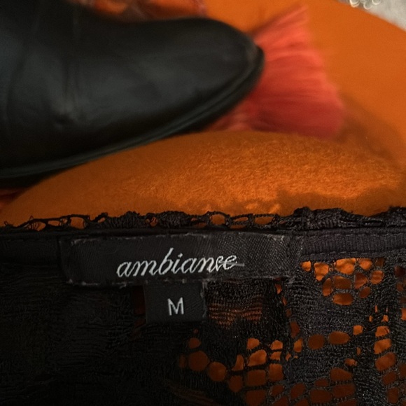 # 69 Gorgeous, black lace top - Picture 8 of 9